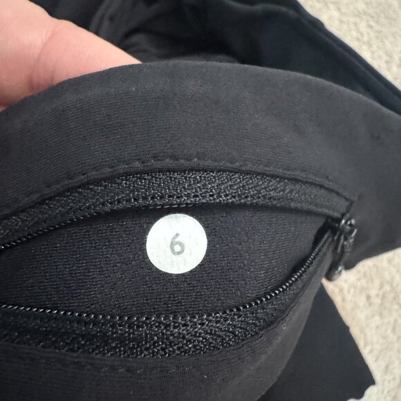 Like New - Lululemon Tight Stuff Reflective Leggings Scalloped Edges - size 6 - Picture 2 of 4